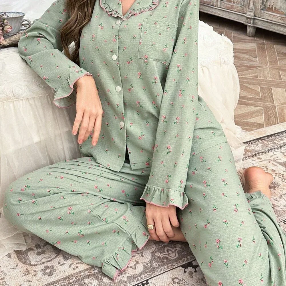 Green Romantic Women's Ditsy Floral Pajama Set